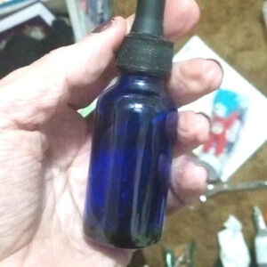 wyndmere 1 oz cobalt blue glass bottle with dropper